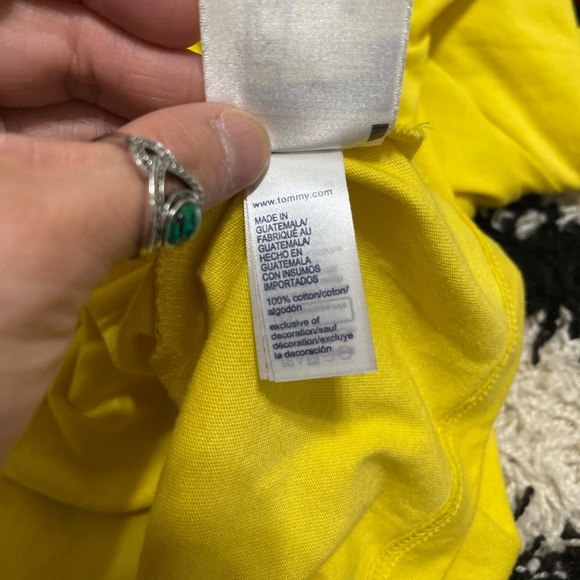EUC Men’s Size Large Tommy Hilfiger Signature Logo Embroidered Tee Vivid Yellow - Picture 9 of 12